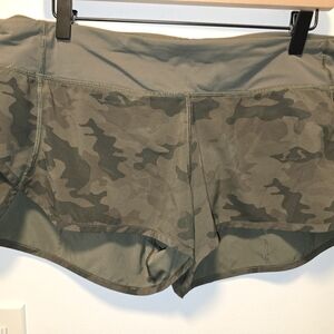 Lululemon Speed Up Shorts Lined Green Camo Camoflauge Women's Size 10 EUC